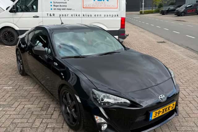Toyota GT86 (2012) thumbnail 3