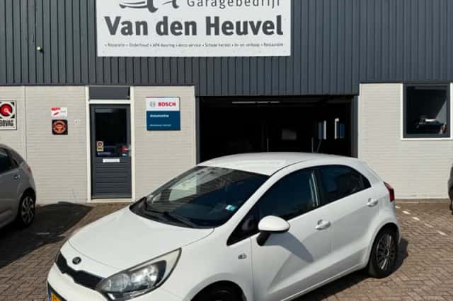 Kia Rio (2013) thumbnail 1