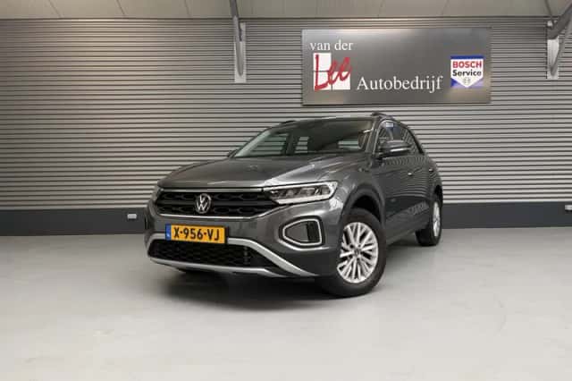 Volkswagen T-Roc (2023) thumbnail 1