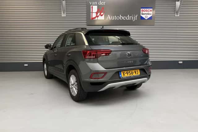Volkswagen T-Roc (2023) thumbnail 4