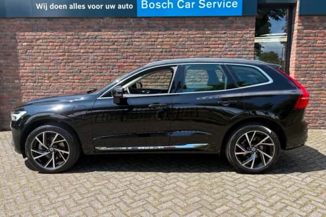 Volvo XC60 (2023) thumbnail 3