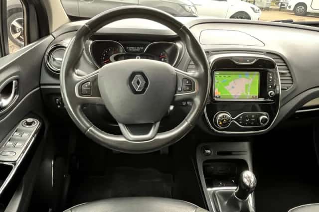 Renault Captur (2016) thumbnail 3