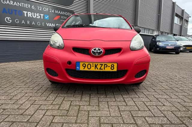 Toyota Aygo (2010) thumbnail 3