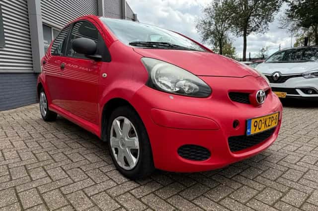 Toyota Aygo (2010) thumbnail 5