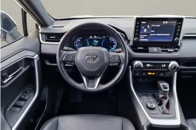 Toyota RAV4 (2021) thumbnail 2