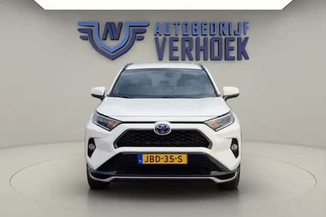 Toyota RAV4 (2021) thumbnail 4
