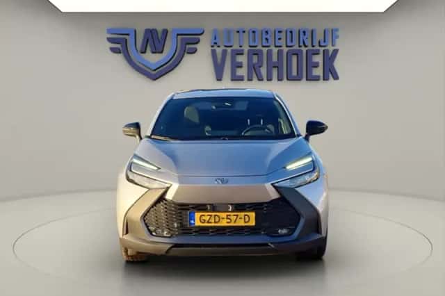 Toyota C-HR (2024) thumbnail 4