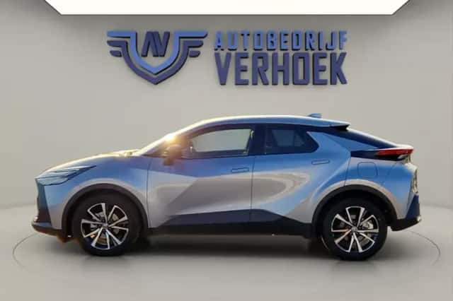 Toyota C-HR (2024) thumbnail 6