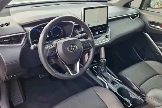 Toyota Corolla Cross (2022) thumbnail 2
