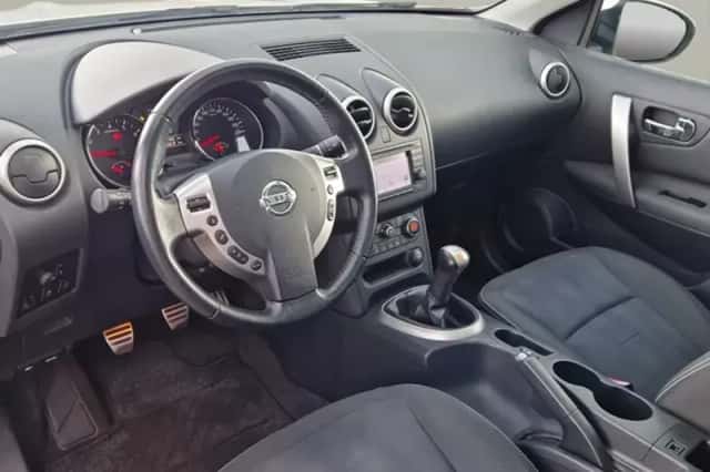 Nissan Qashqai (2011) thumbnail 2