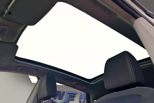Nissan Qashqai (2011) thumbnail 3