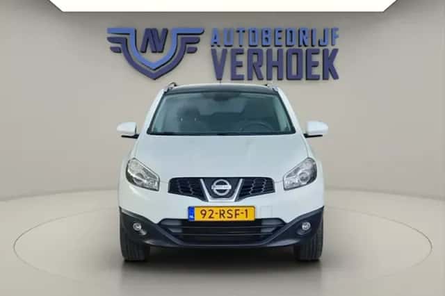 Nissan Qashqai (2011) thumbnail 4