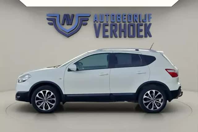 Nissan Qashqai (2011) thumbnail 6