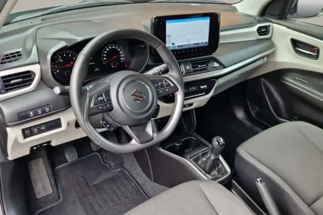Suzuki Swift (2025) thumbnail 2