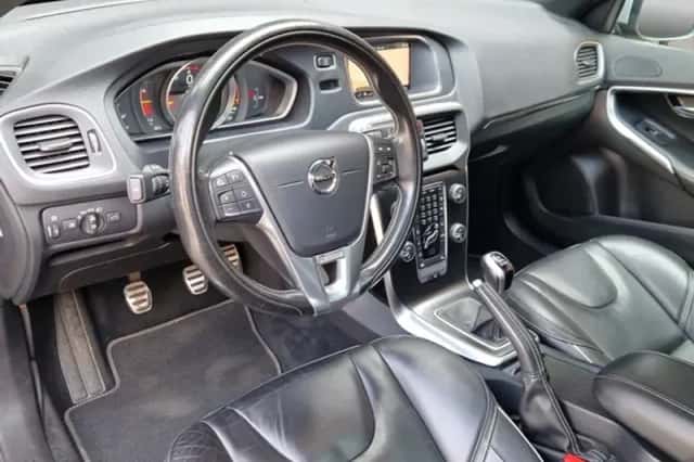 Volvo V40 (2018) thumbnail 2