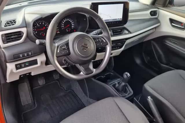 Suzuki Swift (2025) thumbnail 2