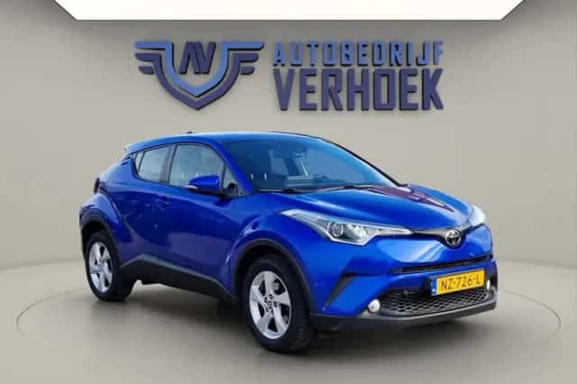 Toyota C-HR (2017) thumbnail 1