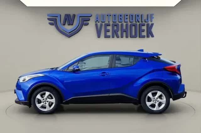 Toyota C-HR (2017) thumbnail 6