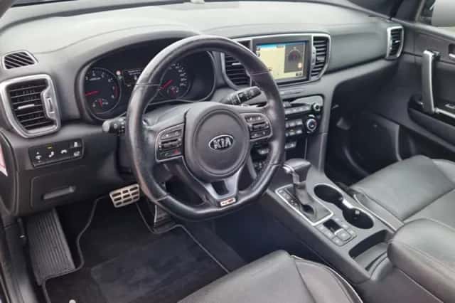 Kia Sportage (2016) thumbnail 2