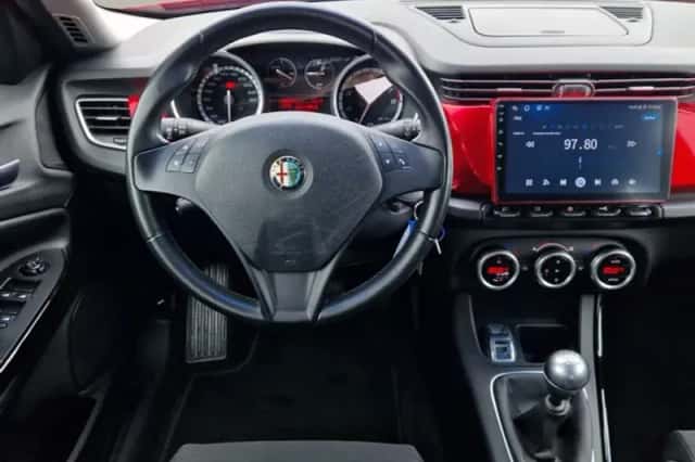 Alfa Romeo Giulietta (2011) thumbnail 2