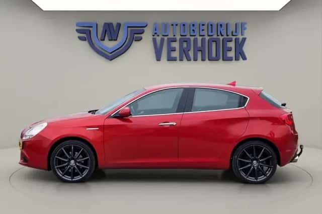 Alfa Romeo Giulietta (2011) thumbnail 6