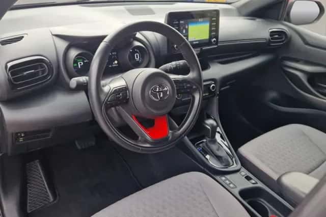 Toyota Yaris (2022) thumbnail 2