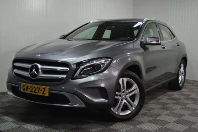 Mercedes-Benz GLA (2015) thumbnail 1