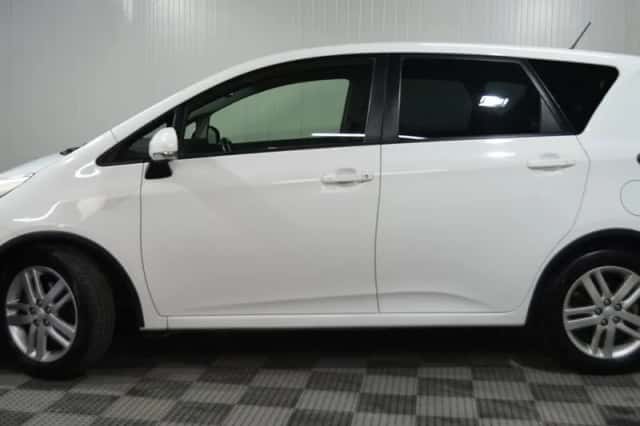 Toyota Verso S (2012) thumbnail 3
