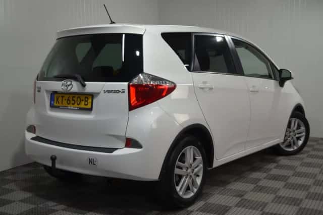 Toyota Verso S (2012) thumbnail 6