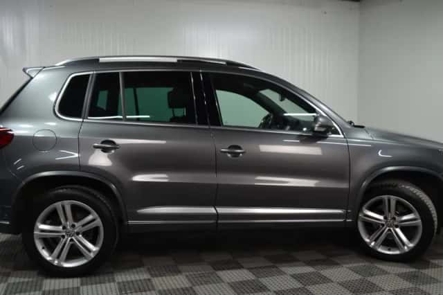 Volkswagen Tiguan (2016) thumbnail 2