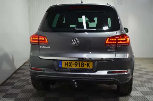 Volkswagen Tiguan (2016) thumbnail 5