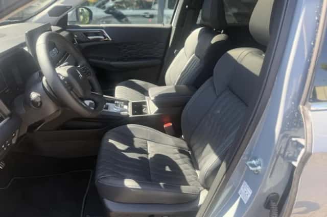 Mitsubishi Outlander (2026) thumbnail 6