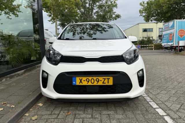 Kia Picanto (2023) thumbnail 2