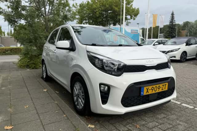 Kia Picanto (2023) thumbnail 3