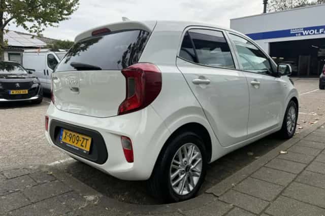 Kia Picanto (2023) thumbnail 6