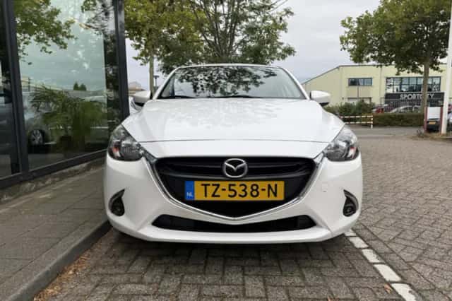 Mazda 2 (2018) thumbnail 2