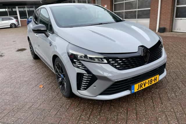 Renault Clio (2024) thumbnail 2