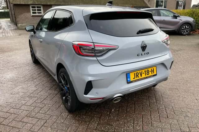 Renault Clio (2024) thumbnail 4