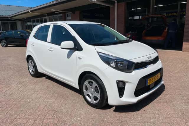 Kia Picanto (2022) thumbnail 3