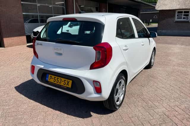 Kia Picanto (2022) thumbnail 4