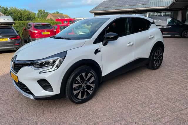 Renault Captur (2023) thumbnail 1