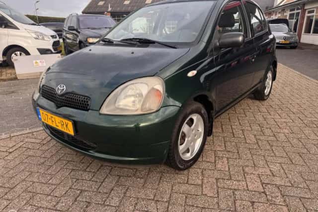 Toyota Yaris (2000) thumbnail 2