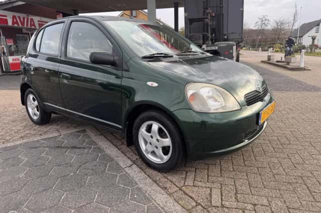 Toyota Yaris (2000) thumbnail 3