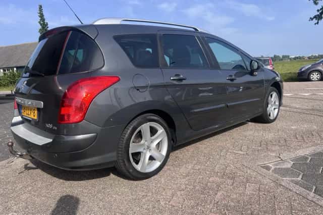 Peugeot 308 (2010) thumbnail 5