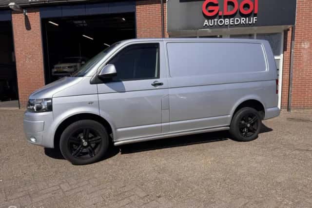 Volkswagen Transporter (2013) thumbnail 2
