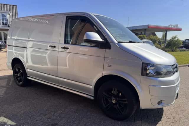 Volkswagen Transporter (2013) thumbnail 3