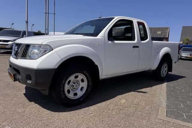 Nissan Navara (2009) thumbnail 1
