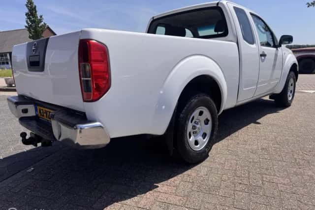 Nissan Navara (2009) thumbnail 5