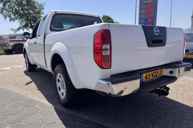Nissan Navara (2009) thumbnail 6