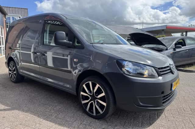 Volkswagen Caddy (2015) thumbnail 2
